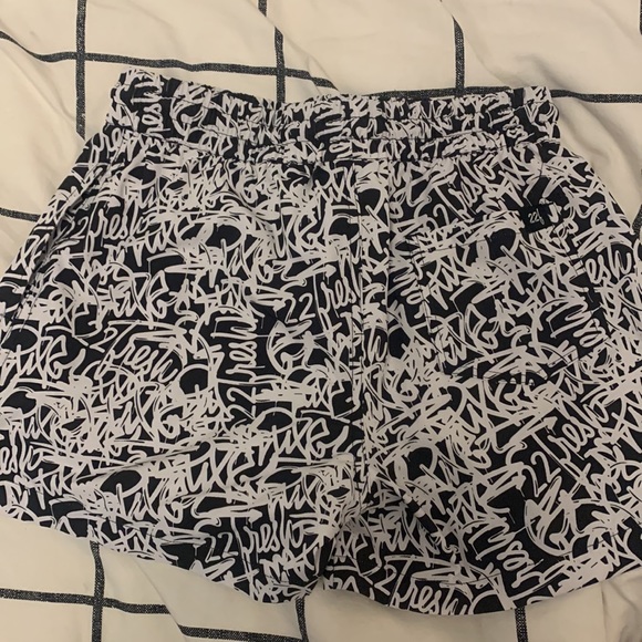 22 fresh golf shorts! - Picture 3 of 3